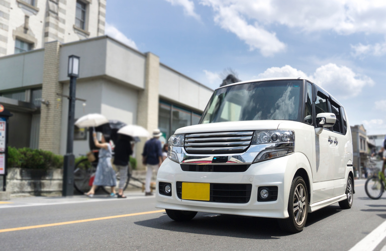 広々とした駐車場のため安心してお越しいただけます | 京田辺の動物病院なら丁寧な大住ケ丘アニマルクリニック